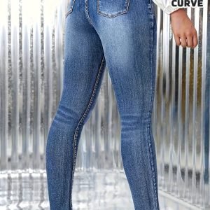 Plus-size Women's Skinny Jeans In Blue. Floral Embroidery, Buckle-decorated Flap Pocket, Back Pocket Zipper Closure. Exuding Elegance, Maturity, Sexiness And Style, Suitable for All Seasons.